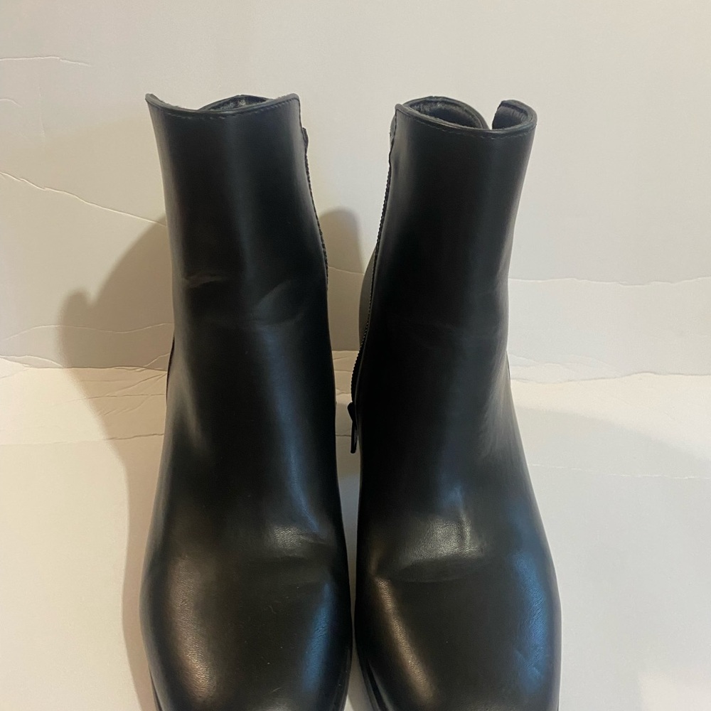 Vogue Black Leather Ankle Boots